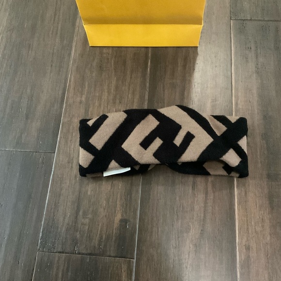 Fendi Made In Italy Wool Signature Unisex Tobacco Black Headband Size OS - Picture 2 of 4